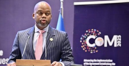Le projet doit être porté par AfriTrade CMP, filiale de Bergmans, et vise à numériser les procédures douanières, harmoniser les formalités aux frontières et assurer le suivi en temps réel des marchandises à travers le continent. L'accord intervient après la signature, début août à Lagos, d'un protocole d'entente en marge du Digital Trade Forum.