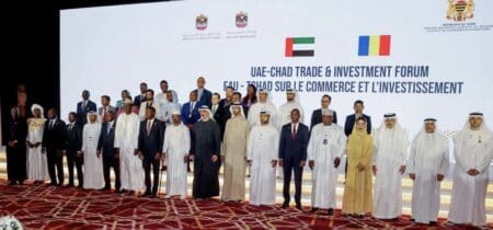 Ces deux événements, séparés de plusieurs milliers de kilomètres, disent la même chose : les Émirats arabes unis s'installent durablement dans des marchés africains que d'autres hésitent encore à investir. Dans un contexte où les FDI vers l'Afrique ont chuté de 38% en 2025 et où les financements traditionnels se raréfient, cette présence soulève une question de fond : à quelles conditions les capitaux du Golfe répondent-ils réellement aux besoins des pays africains les plus vulnérables ?