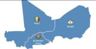 L'analyse systématique de 101 événements diplomatiques, économiques et sécuritaires survenus entre 2010 et 2026 révèle une asymétrie structurelle frappante. Le Maroc maintient un taux de coopération de 100 % avec l'ensemble du bloc sahélien (Mali, Niger, Burkina Faso, Tchad). L'Algérie, de son côté, affiche un taux global de 78 %, plombé par une rupture avec le Mali. Loin d'être un simple affrontement binaire, cette rivalité met en lumière deux modèles d'influence qui se concurrencent.
