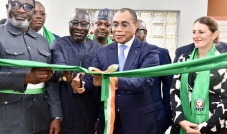 Le mercredi 12 août 2026, le quartier des Deux-Plateaux à Abidjan a abrité l'ouverture officielle du nouveau siège du Groupe Intergouvernemental d'Action contre le Blanchiment d'Argent en Afrique de l'Ouest (GIABA). Remis par le ministre de l’Économie, des Finances et du Budget, Adama Coulibaly, ce centre d'information stratégique est destiné à desservir l'ensemble des pays francophones et lusophones de la région.