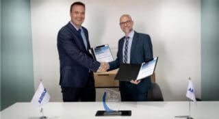 Tshwane (Afrique du Sud), 16 septembre 2026. Le ciel africain a besoin de bras. En marge de l’Africa Aerospace and Defence (AAD) Expo 2026, Airbus et ALT Academy ont scellé un protocole d’accord pour structurer la formation à la maintenance aéronautique sur le continent. Loin d’être un simple geste protocolaire, cette alliance vise à réduire l’écart structurel entre les diplômés des écoles techniques et les besoins réels des opérateurs aériens.
