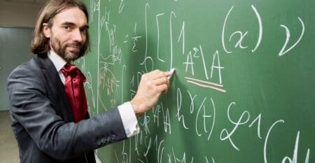 France | Sciences : Médaille Fields contre IA générative : Villani défend la « beauté » du travail intellectuel « J'ai un étudiant en thèse. Je lui ai bien dit, pendant la durée de la thèse, de ne surtout pas utiliser ces outils génératifs. Pendant la formation, il faut travailler dur pour remodeler son esprit, son cerveau, et c'est ça qui fait la beauté de n'importe quelle spécialité », a déclaré l'ancien député de l'Essonne mardi 15 septembre sur Radio Classique.