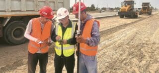 La sanction est désormais officielle. China Railway 20th Bureau Group Corporation Ltd., également connue sous le nom de CR20 Ltd., est exclue pendant 13 mois des activités financées par le Groupe de la BAD. L'entreprise chinoise de construction, qui dispose de sociétés affiliées à travers le monde, devra en outre satisfaire à une exigence de conformité avant de pouvoir réintégrer les opérations financées par l'institution panafricaine.