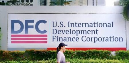 L’annonce est tombée mercredi 16 septembre, sans grand tapage mais avec un montant qui parle de lui-même. La DFC, bras armé financier de Washington pour les investissements dans les pays en développement, s’engage au capital de WIOCC Group, opérateur panafricain d’infrastructures numériques basé en Afrique du Sud.