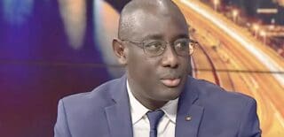 Sénégal | Dette : le Sénégal joue son va-tout sans couper le robinet Le Sénégal veut éviter le scénario du défaut. Mardi 1er septembre, Dakar a dévoilé les contours d’un programme de sauvetage négocié avec le Fonds monétaire international (FMI), qui devrait ouvrir la voie à la restructuration de près de 5 milliards de dollars d’eurobonds. Mais pas question, du moins à ce stade, de fermer le robinet des remboursements.