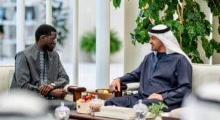 Abou Dhabi, 16 septembre 2026. Quelques heures à peine après son arrivée dans la capitale émiratie, le président de la République du Sénégal, Bassirou Diomaye Faye, a pris place face à Son Altesse le Cheikh Mohamed bin Zayed Al Nahyan, président des Émirats arabes unis.