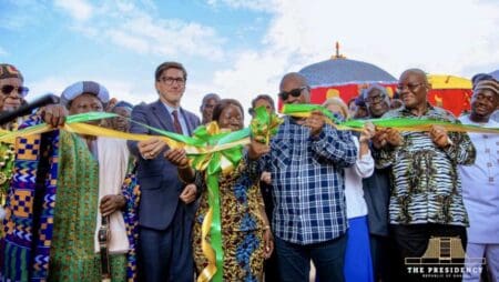 Ghana | Textile : faute de coton local, Accra mise sur le Bénin pour relancer son industrie L'annonce a été faite par le président John Dramani Mahama le 16 juillet dernier. Cette solution de proximité montre les difficultés que traverse la filière cotonnière ghanéenne.
