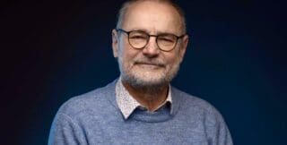 Entretien | Jean-Louis Ermine, professeur émérite à l’Institut Mines-Télécom et président de GEST : « les savoirs traditionnels sont aussi des puits d’innovation » À travers son travail sur le management des connaissances et aujourd'hui avec GEST, Jean-Louis Ermine défend une approche qui articule préservation, transmission et innovation. Une réflexion particulièrement éclairante pour l'Afrique, où de nombreux savoir-faire artisanaux, agricoles, culinaires ou culturels constituent encore des réservoirs de connaissances largement sous-documentés et sous-exploités. Alors que plusieurs pays africains cherchent à mieux valoriser leurs ressources endogènes, l'enjeu est peut-être moins de conserver ces savoirs comme les témoins d'un passé que de comprendre ce qu'ils peuvent encore produire pour l'avenir.