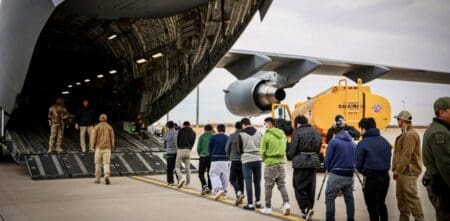 La Côte d'Ivoire a rejoint le cercle des pays africains qui disent non à Washington. Selon des informations confirmées par plusieurs sources diplomatiques et médias, Abidjan a refusé une proposition américaine visant à accepter sur son territoire des migrants expulsés des États-Unis vers des pays tiers.