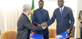 Le 23 septembre, la Société africaine de raffinage (SAR), unique raffinerie publique du Sénégal, a franchi une nouvelle étape dans son projet SAR 2.0. L'entreprise a signé avec le groupe turc Yamata un protocole d'accord portant sur la construction d'une deuxième raffinerie. Montant annoncé : entre 2 et 3 milliards de dollars. Capacité projetée : 4 millions de tonnes par an.