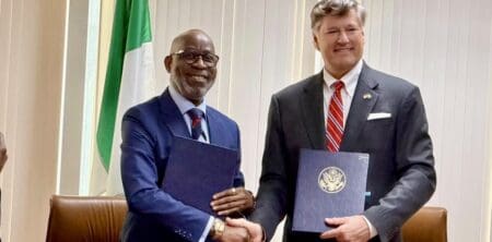 Le Nigeria et les États-Unis ont signé un accord-cadre visant à renforcer les investissements américains dans le secteur minier de ce pays d'Afrique de l'Ouest, a déclaré jeudi 24 septembre le ministre nigérian des Minéraux solides, Dele Alake.