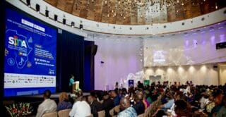 Cotonou remet le couvert. Après une édition 2025 qui avait rassemblé plus de 6 700 participants et 3 000 professionnels, le Salon des Industries Musicales d'Afrique Francophone (SIMA) revient du 12 au 13 novembre 2026 sous le thème « Musique africaine : de la scène au pouvoir d'influence. »