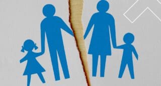 Ces facteurs qui marquent la considération, comme les codes de politesse, les règles de courtoisie, le respect mutuel, bref les règles du savoir-vivre qui facilitent la vie en communauté, sont facilement et lamentablement bafouées. Pourtant, l'obéissance filiale ne saurait être assimilée à une soumission aveugle ou à une contrainte subie. Toutefois, elle constitue l'expression lucide de la confiance, de l'humilité et de la gratitude envers ceux qui veillent, protègent et instruisent les enfants.