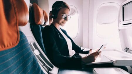 Sur les grands axes internationaux — transatlantiques Nord ou Sud, par exemple —, la guerre fait rage. Certes, en classe « business », les tarifs sont plus rapprochés, car les transporteurs entendent privilégier la recette à haute contribution. Néanmoins, 10 possibilités sont affichées et les écarts entre la plus élevée et la moins onéreuse sont de l'ordre de 30 %, ce qui reste raisonnable.