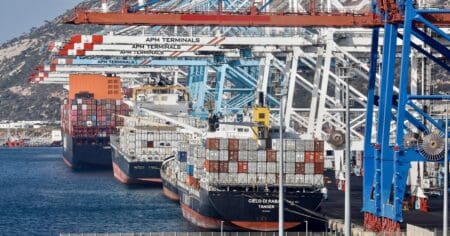 Selon le rapport Africa in Figures 2025 de l'Afreximbank, le commerce intra-africain a progressé de 5,4 % en 2024 pour atteindre 206,6 milliards de dollars. La mise en œuvre de la Zone de libre-échange continentale africaine (ZLECAf) devrait encore accélérer la cadence.