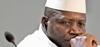 Un peu moins de dix ans après le départ de Yahya Jammeh du pouvoir, l'un de ses biens saisis aux États-Unis revient, indirectement, aux victimes de son régime. Washington et Banjul ont signé, le 18 septembre 2026, un accord portant sur la restitution de 2,5 millions de dollars provenant de la vente d'une propriété détenue par l'ancien président gambien à Potomac, dans le Maryland.