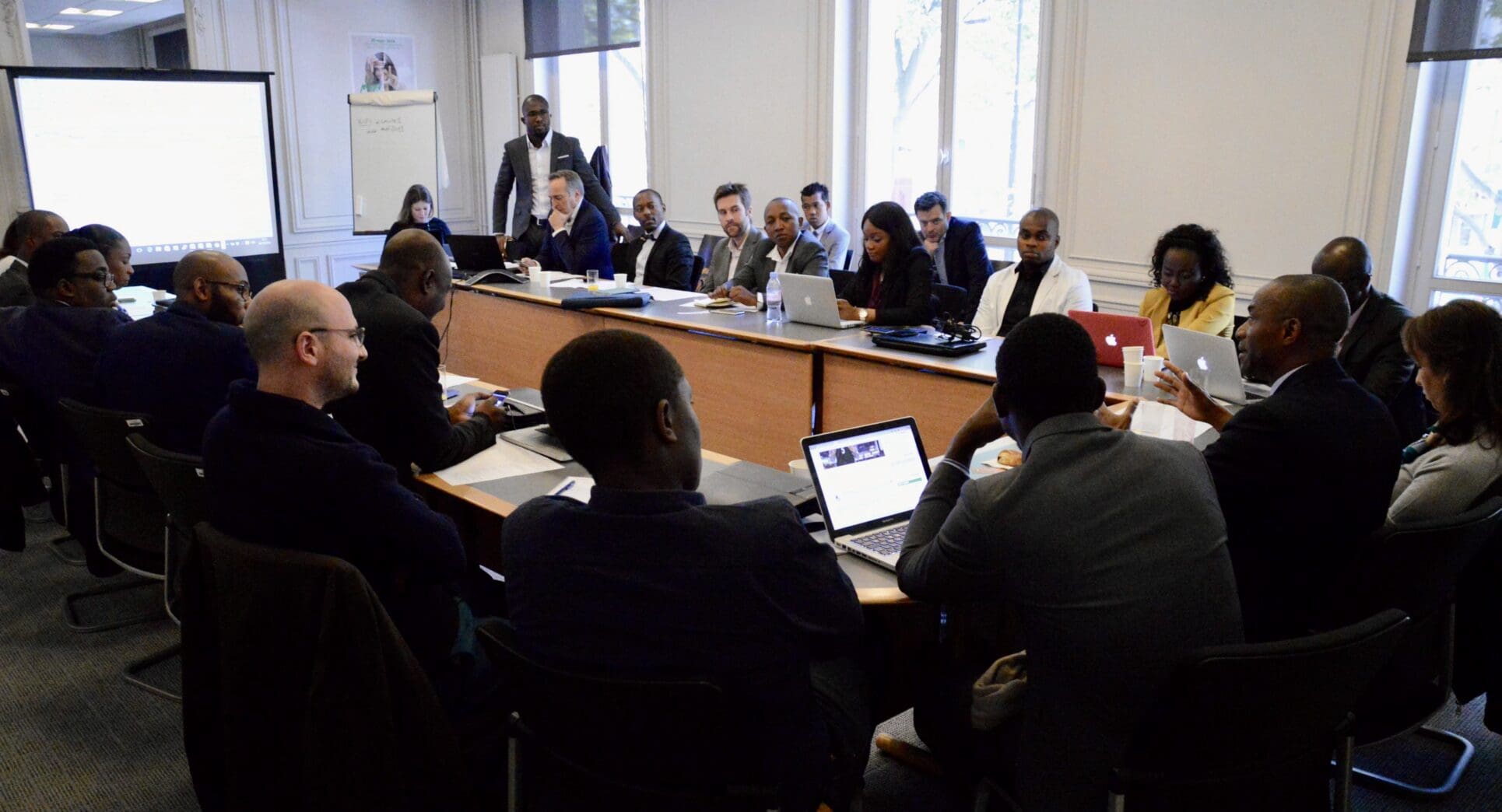 Créée en 2016, Afric'innov fédère les incubateurs, accélérateurs et tech hubs d'Afrique francophone. Ces structures forment la couche intermédiaire entre entrepreneurs et financeurs. Sans elles, les fonds destinés aux startups se dispersent. C'est ce maillon qu'Afric'innov entend renforcer.