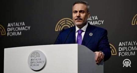 Libye | Exploration gazière : l’accord avec la Turquie met le feu aux poudres Conclu en novembre 2019 entre le Gouvernement d'union nationale libyen, reconnu par l'ONU, et le gouvernement turc, cet accord n'avait pas été ratifié par le Parlement basé à l'Est, en raison des rivalités entre Tripoli et l'exécutif parallèle de Benghazi, acquis au maréchal Khalifa Haftar. À l'époque, Ankara avait soutenu militairement le gouvernement de Tripoli, empêchant la chute de la capitale aux mains de l'Armée nationale libyenne (ANL).