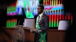Le PIB du Sénégal poursuit son essor grâce à l'ajout de l'extraction pétrolière et gazière dans le nord du pays, exportant entre 3 et 4 millions de barils par mois. Après +7,8 % en 2025, la croissance pour 2026 et 2027 est projetée à +5,8 % et +5,6 % respectivement.