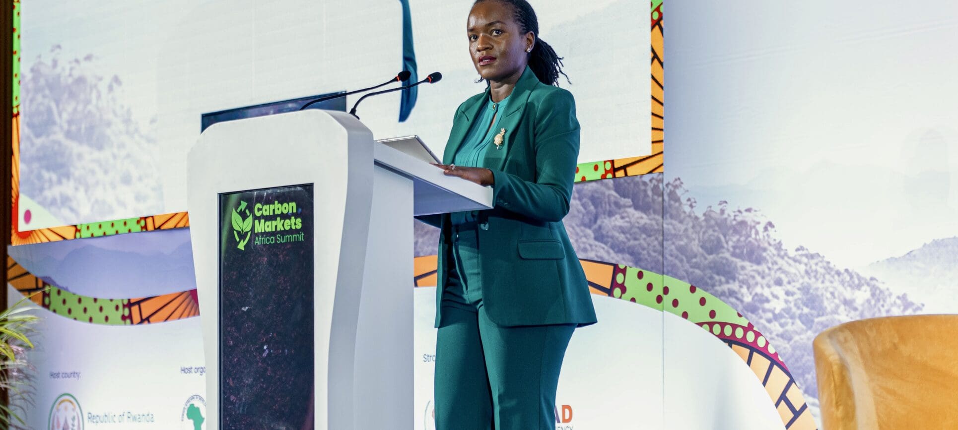 L'ère des promesses est révolue. À Kigali, où se réunissent jusqu'au 17 octobre les décideurs de 46 pays dont 21 africains du Carbon Markets Africa Summit (CMAS) 2026, le message est limpide : l'Afrique ne veut plus être le continent du « potentiel » carbone, mais celui de la transaction conclue, du crédit émis et de la communauté payée.