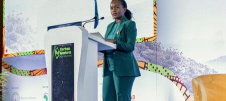 L'ère des promesses est révolue. À Kigali, où se réunissent jusqu'au 17 octobre les décideurs de 46 pays dont 21 africains du Carbon Markets Africa Summit (CMAS) 2026, le message est limpide : l'Afrique ne veut plus être le continent du « potentiel » carbone, mais celui de la transaction conclue, du crédit émis et de la communauté payée.