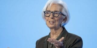 Lagarde a informé le Conseil des gouverneurs de la Banque centrale européenne ainsi que le président du Conseil européen, António Costa, de sa décision. Son successeur sera nommé par le Conseil européen conformément à la procédure prévue par les traités de l'Union européenne.