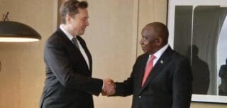 L'Afrique du Sud est à la croisée des chemins. D'un côté, le pays a besoin de connectivité rapide et abordable pour soutenir sa croissance numérique. De l'autre, il doit tenir ses engagements en matière de transformation économique, trente deux ans après la fin de l'apartheid.