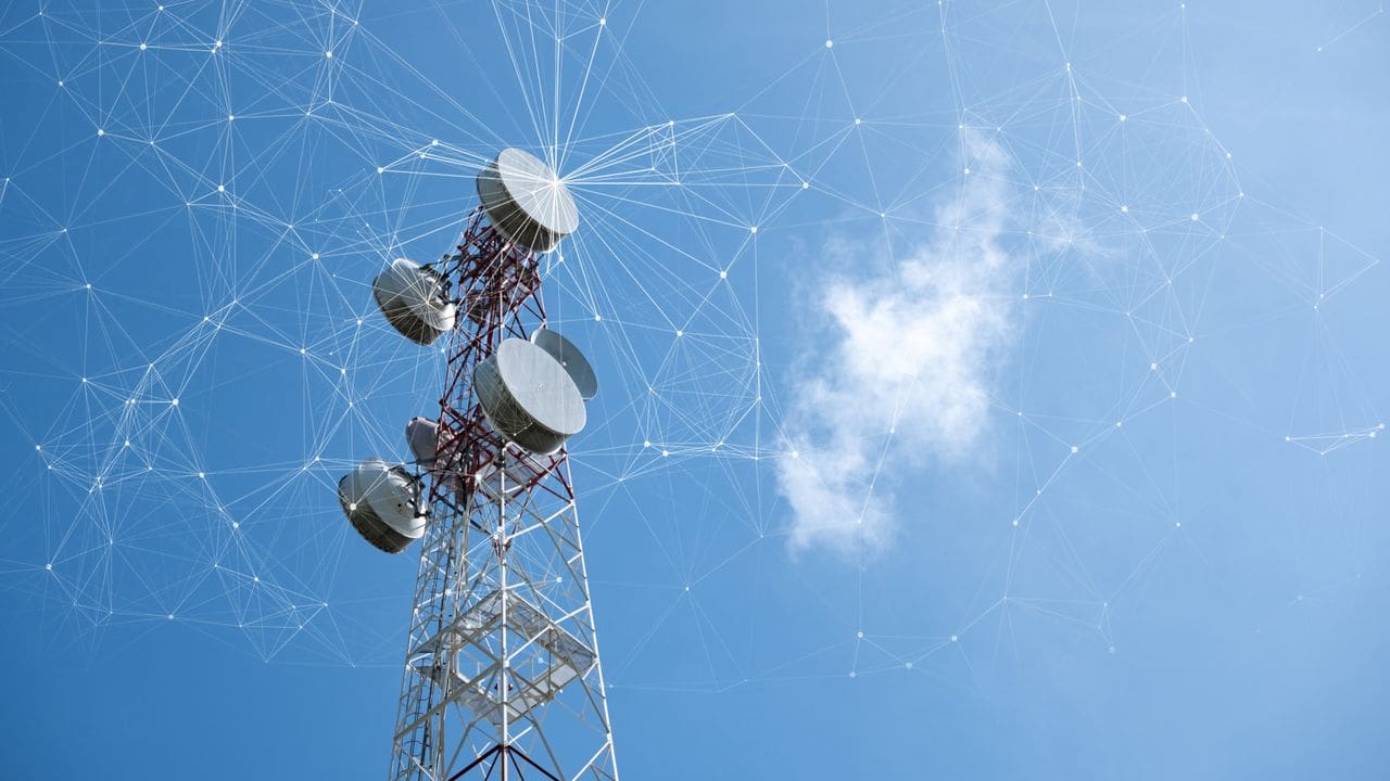 Madagascar | Rapport : la GSMA appelle à détaxer les smartphones et l’internet mobile En maintenant des droits d'accise sur les flux et une fiscalité d'importation élevée sur les smartphones d'entrée de gamme, le pays se prive d'un levier de développement majeur. Selon le rapport, une révision de cette politique fiscale pourrait générer jusqu'à 4 100 milliards d'ariary de produit intérieur brut (PIB) additionnel d'ici 2031, tout en luttant contre le marché informel.
