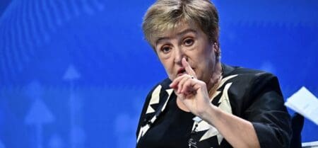 Une fois encore, les nations à faible revenu subissent les décisions prises ailleurs. La hausse des rendements obligataires dans les économies avancées a fait flamber leurs coûts d’emprunt, tandis que l’inflation grignote leur marge de manœuvre.
