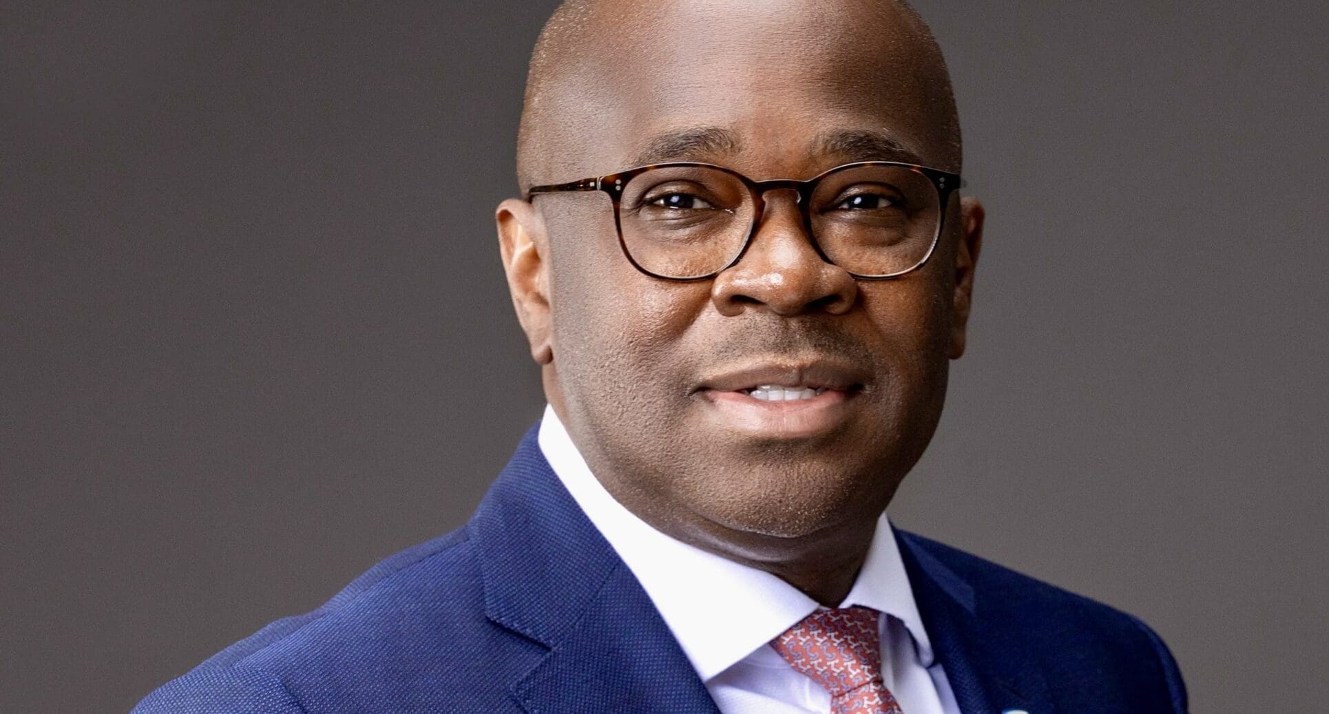 Pour Kwamina Asomaning, directeur général de Stanbic Bank Ghana, le CIPS offre aux entreprises la possibilité de se passer des banques correspondantes américaines. L'objectif n'est toutefois pas de supplanter Swift : les opérations en dollars, euros et livres continueront d'emprunter les circuits actuels. Il s'agit surtout de limiter les conversions de devises successives dans les échanges avec la Chine.