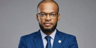 AFRIMAG : Depuis la création de la Semaine l'Afrique des Solutions (SAS), votre regard sur ce que vous appelez « l'Afrique des solutions » a-t-il évolué ? Qu'avez-vous appris des premières éditions ? Léonce Houngbadji : Oui, profondément. Au départ, nous voulions surtout rendre visibles des initiatives et des réussites qui restaient insuffisamment racontées. Les premières éditions nous ont appris que l'Afrique des solutions ne se résume pas à une succession de belles histoires. Elle est beaucoup plus vaste, plus diverse et plus exigeante.
