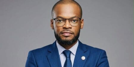 AFRIMAG : Depuis la création de la Semaine l'Afrique des Solutions (SAS), votre regard sur ce que vous appelez « l'Afrique des solutions » a-t-il évolué ? Qu'avez-vous appris des premières éditions ? Léonce Houngbadji : Oui, profondément. Au départ, nous voulions surtout rendre visibles des initiatives et des réussites qui restaient insuffisamment racontées. Les premières éditions nous ont appris que l'Afrique des solutions ne se résume pas à une succession de belles histoires. Elle est beaucoup plus vaste, plus diverse et plus exigeante.