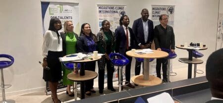 Le programme JAClimat repose sur trois piliers : la sensibilisation et la formation aux enjeux climatiques et aux métiers verts, un challenge annuel invitant des équipes étudiantes à proposer des solutions pratiques, et la construction d'une communauté durable de jeunes accompagnés par des mentors et des experts.