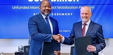 Un milliard de dollars pour desserrer l'étau du financement du commerce africain. C'est l'ambition du programme de partage des risques annoncé, le 26 octobre, par Africa Finance Corporation (AFC) et Munich Re. Le dispositif doit permettre à l'institution financière multilatérale d'accroître les financements accordés aux banques du continent, en transférant une partie du risque de crédit au groupe allemand spécialisé dans l'assurance et la réassurance.