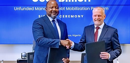 AFC-Munich Re | Commerce : le pari du milliard pour débloquer les flux africains Un milliard de dollars pour desserrer l'étau du financement du commerce africain. C'est l'ambition du programme de partage des risques annoncé, le 26 octobre, par Africa Finance Corporation (AFC) et Munich Re. Le dispositif doit permettre à l'institution financière multilatérale d'accroître les financements accordés aux banques du continent, en transférant une partie du risque de crédit au groupe allemand spécialisé dans l'assurance et la réassurance.