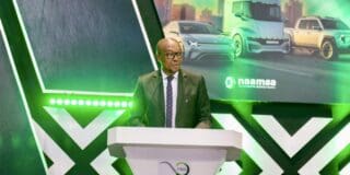 Cette décision, prise dans le cadre du plan directeur pour le secteur automobile, vise à porter la part de composants locaux d'environ 38 % à 60 % d'ici 2035. L'objectif est également de doubler le nombre d'emplois dans le secteur et de faire passer la part de l'Afrique du Sud dans la production mondiale de véhicules à 1 %.