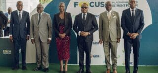 Les 21 et 22 octobre 2026, Cotonou a accueilli décideurs publics, investisseurs, industriels et partenaires financiers à l'occasion du Forum d'investissement sur les zones économiques spéciales (FocusSEZ). Co-organisé par Afreximbank, la Zone industrielle de Glo-Djigbé (GDIZ) et Panafritex, ce rendez-vous touche véritablement à la place de l'Afrique dans les chaînes de valeur mondiales.