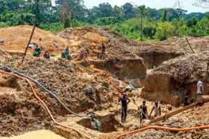 Le métal jaune est " blanchi" via des comptoirs commerciaux congolais avec des complicités, avant d'être acheminé vers les raffineries ougandaises et expédié à Dubai. Ce qui permet à cette rébellion ougandaise de financer ses propres opérations.